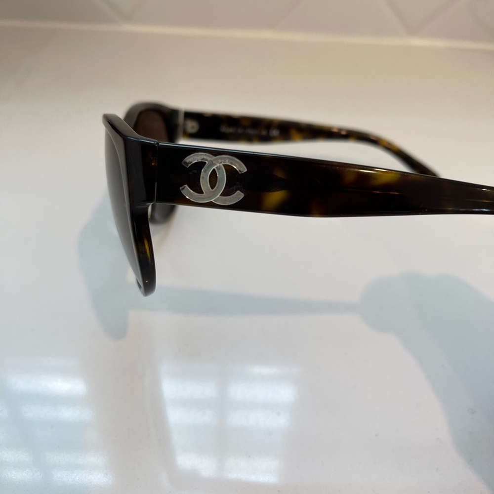 CHANEL Tortoiseshell Frame Brown Lens Sunglasses - Picture 7 of 10